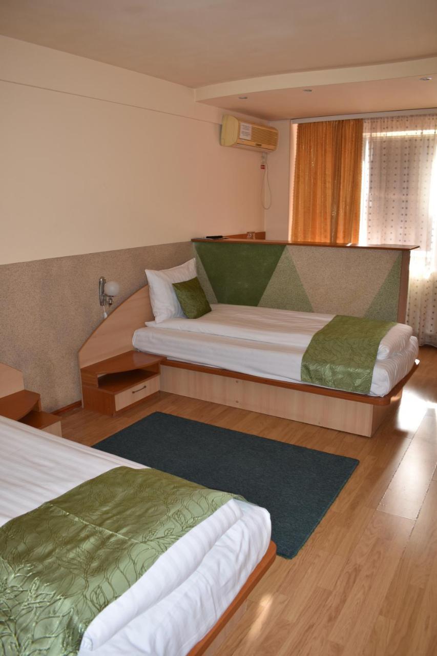 Hotel Zimbru クルージュ＝ナポカ エクステリア 写真