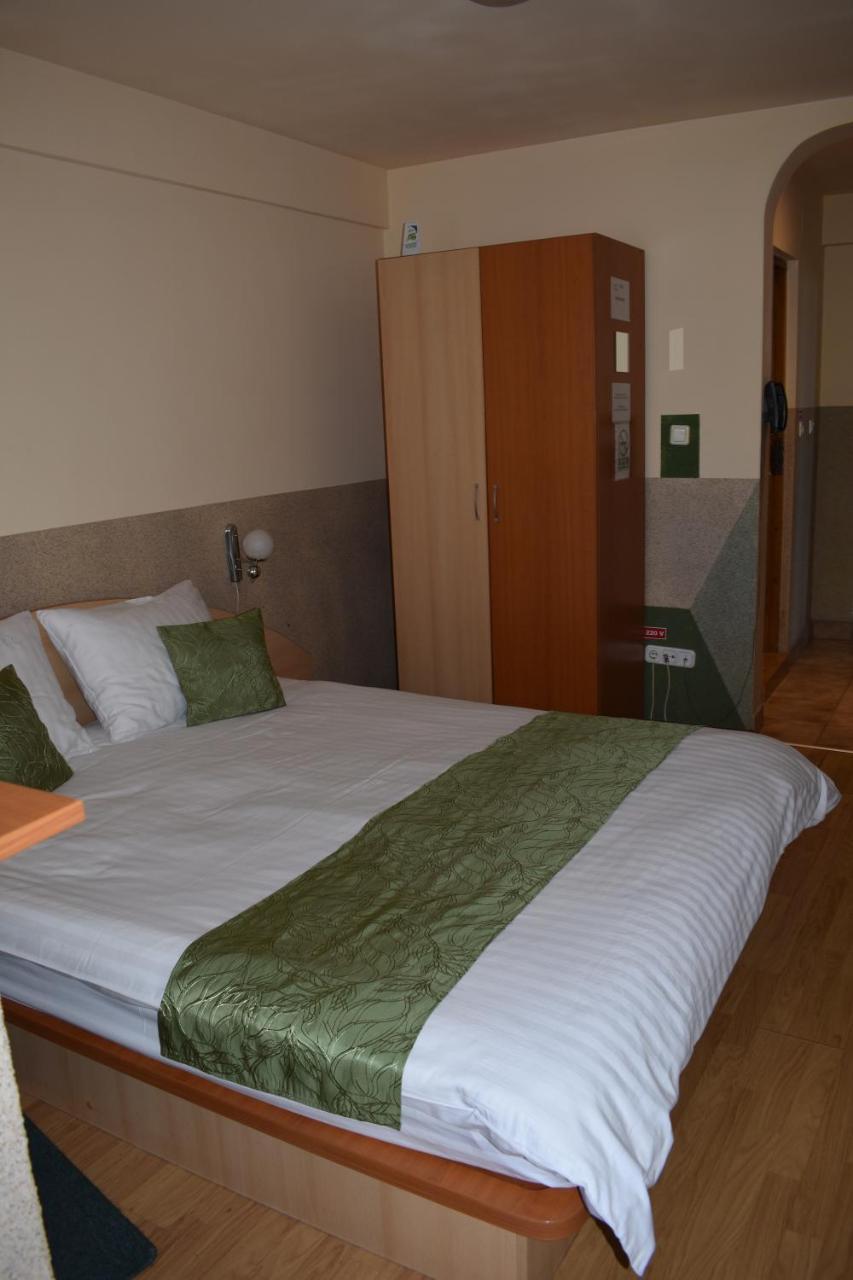 Hotel Zimbru クルージュ＝ナポカ エクステリア 写真